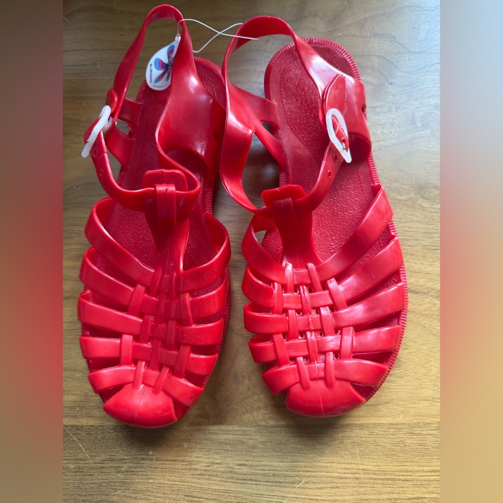 NWT 6.5 37 Women’s iconic French Company Cherry Red Jelly Sandals discntd ship